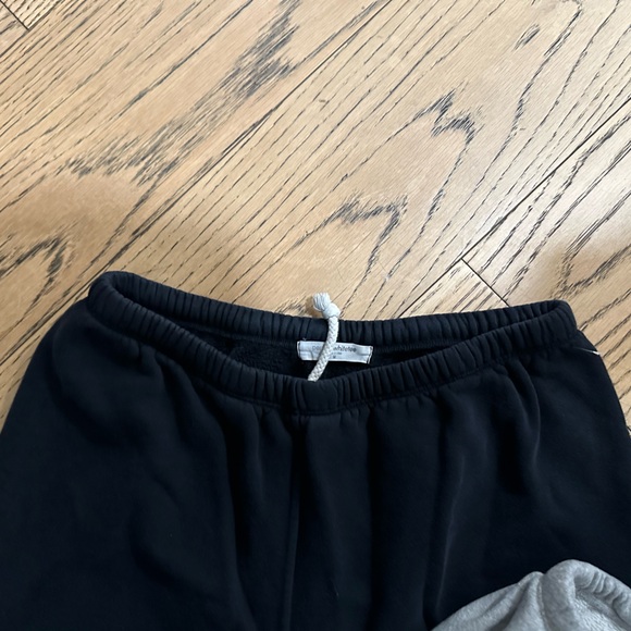 Perfectwhitetee Perfect white tee easy fleece Stevie sweatpants
Set of 4 - Picture 3 of 5